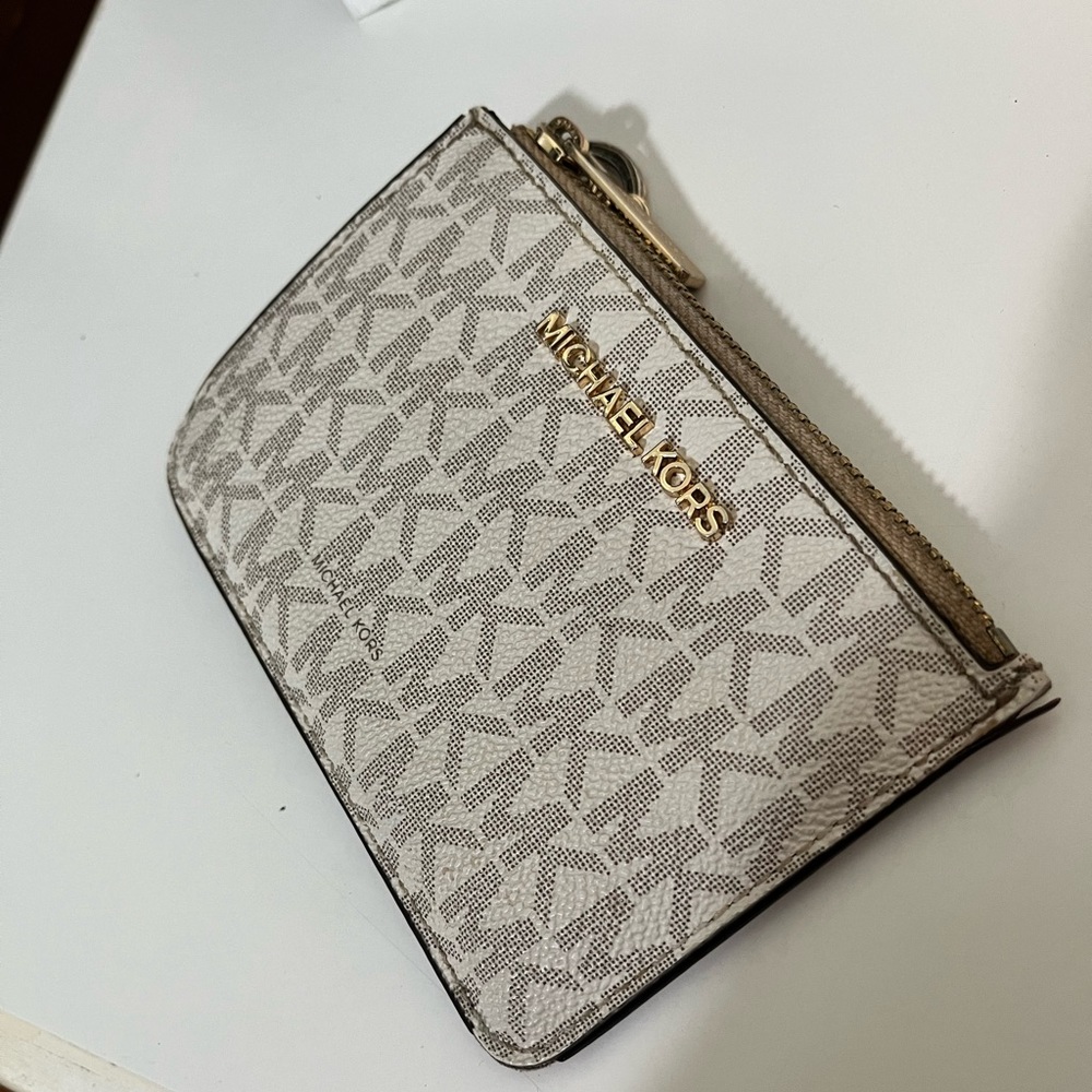 Mini Michael Kors Keychain Wallet!